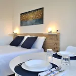 White Mary House For Two People