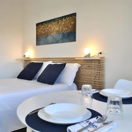 White Mary House For Two People