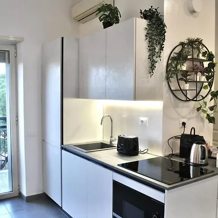 White Mary House For Two People *