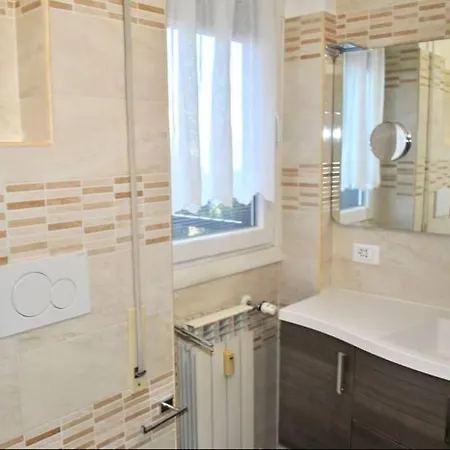White Mary House For Two People *
