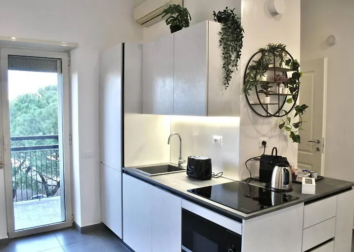 White Mary House For Two People *